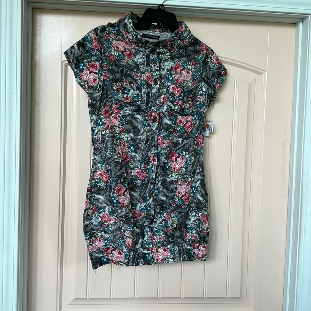 Beautiful Floral Blouse Size Small